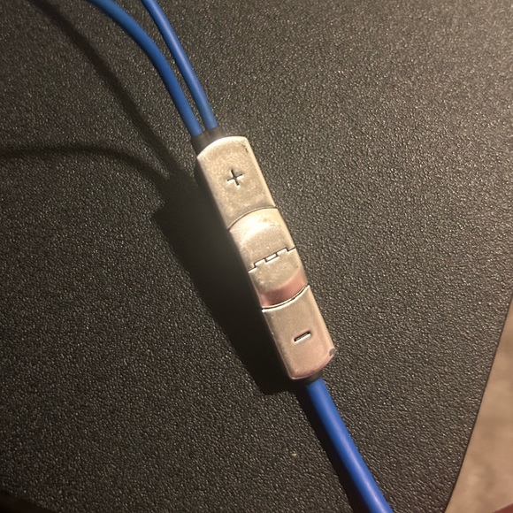 SOL REPUBLIC Tracks HD On-Ear Headphones (Blue) - Picture 6 of 7